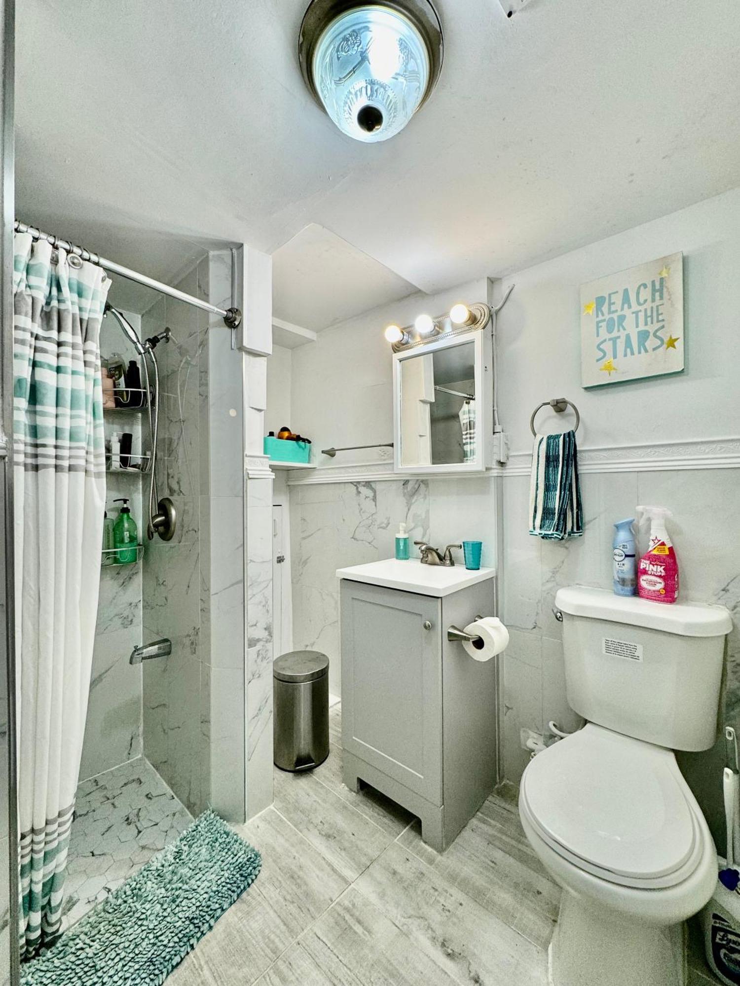 Tiny Private Room On The 1St Floor With Shared Bathroom Near Seatac Airport And Downtown Seattle Exterior photo