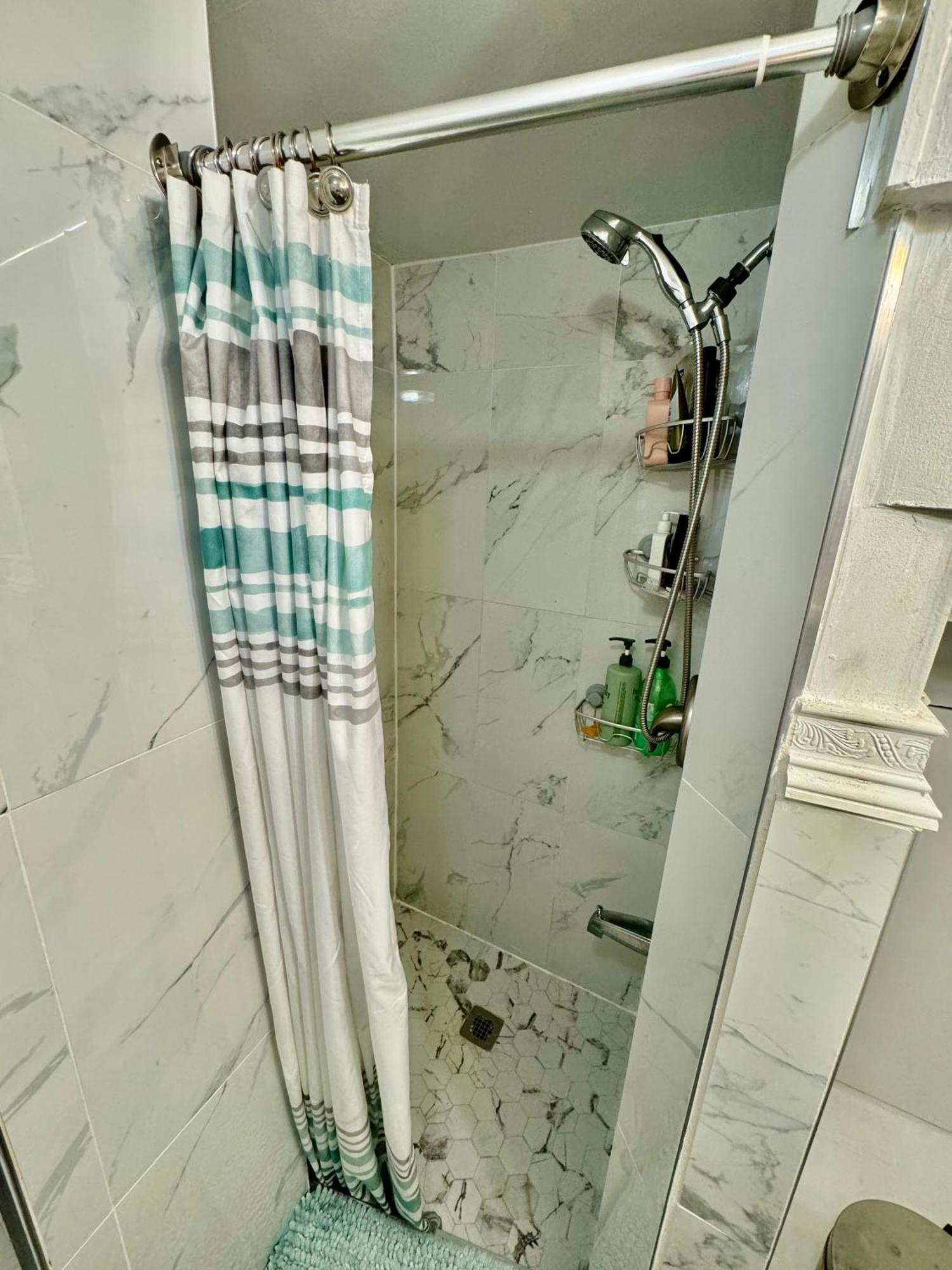 Tiny Private Room On The 1St Floor With Shared Bathroom Near Seatac Airport And Downtown Seattle Exterior photo