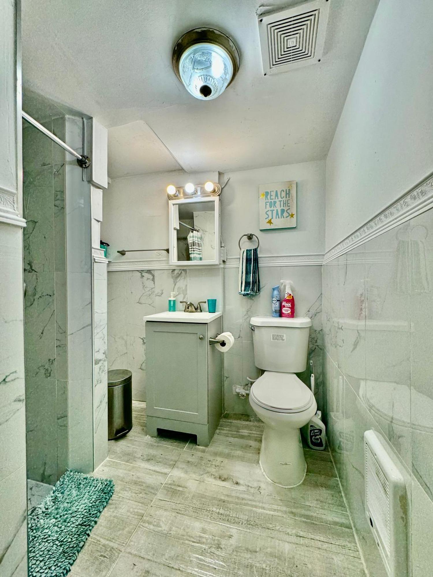 Tiny Private Room On The 1St Floor With Shared Bathroom Near Seatac Airport And Downtown Seattle Exterior photo
