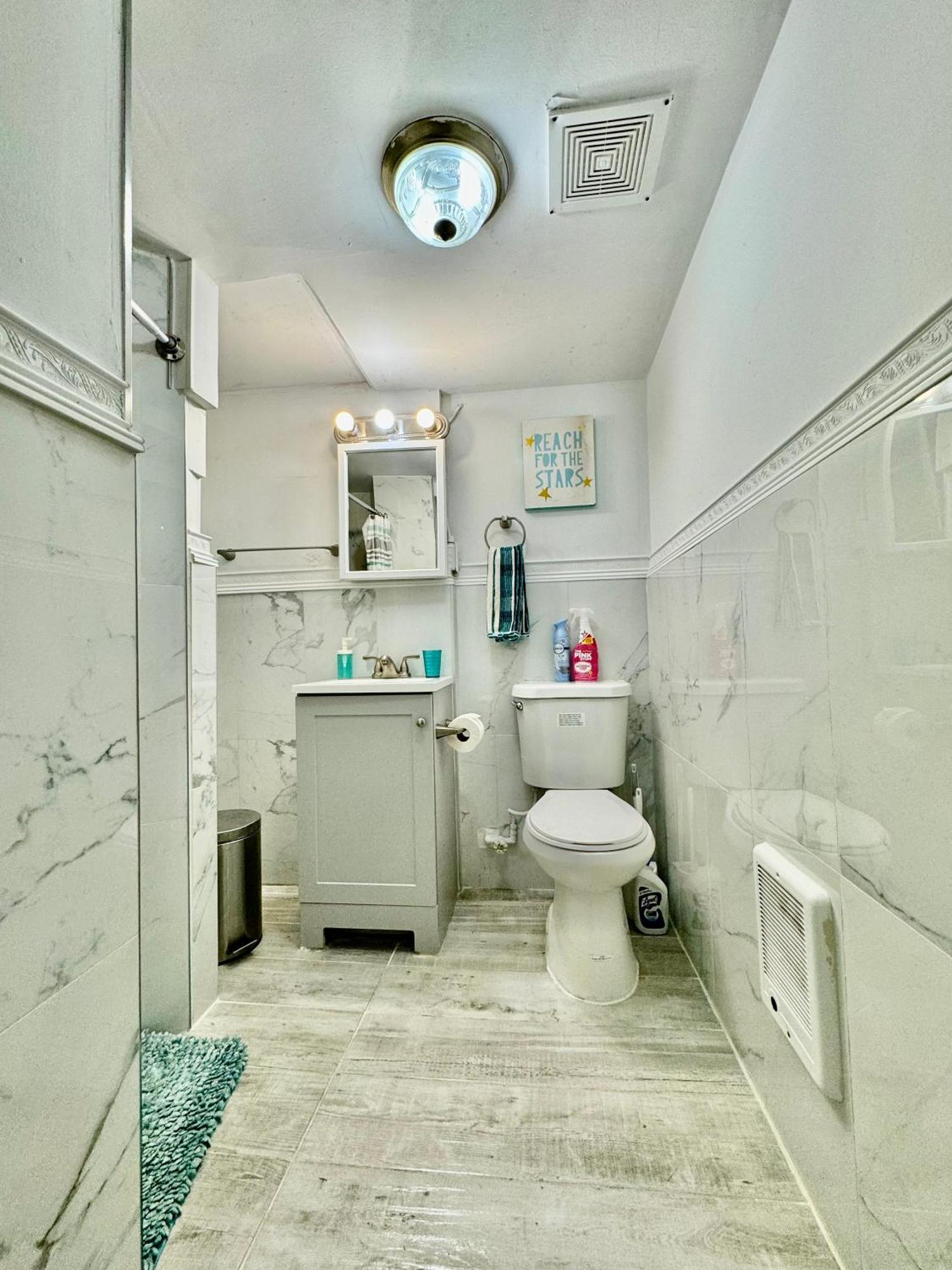 Tiny Private Room On The 1St Floor With Shared Bathroom Near Seatac Airport And Downtown Seattle Exterior photo