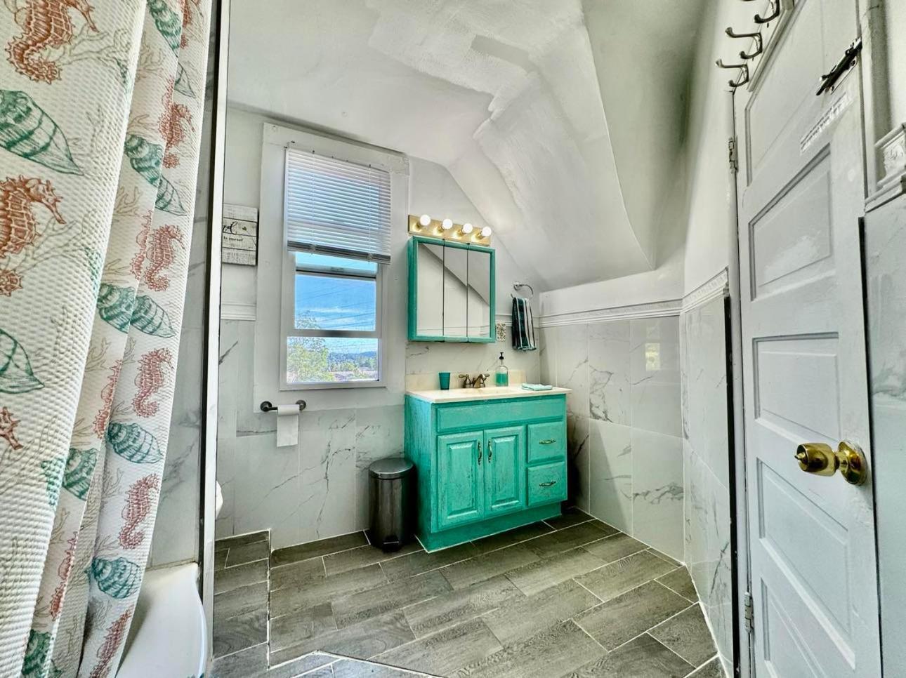 Tiny Private Room On The 1St Floor With Shared Bathroom Near Seatac Airport And Downtown Seattle Exterior photo
