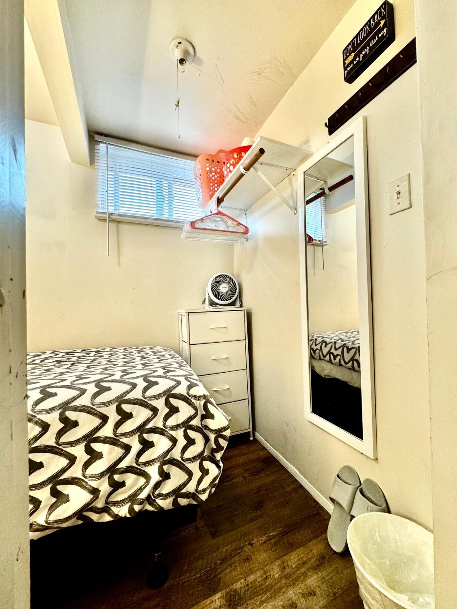 Tiny Private Room On The 1St Floor With Shared Bathroom Near Seatac Airport And Downtown Seattle Exterior photo