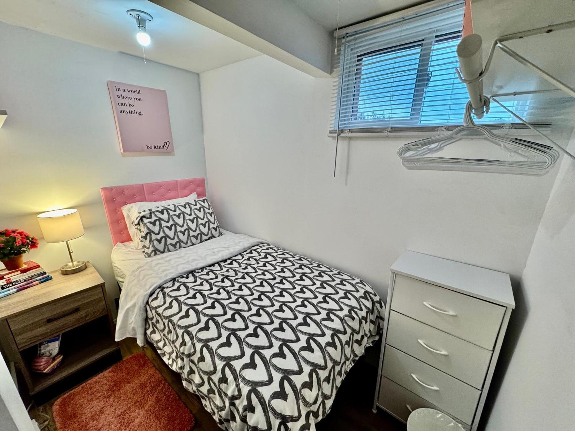Tiny Private Room On The 1St Floor With Shared Bathroom Near Seatac Airport And Downtown Seattle Exterior photo