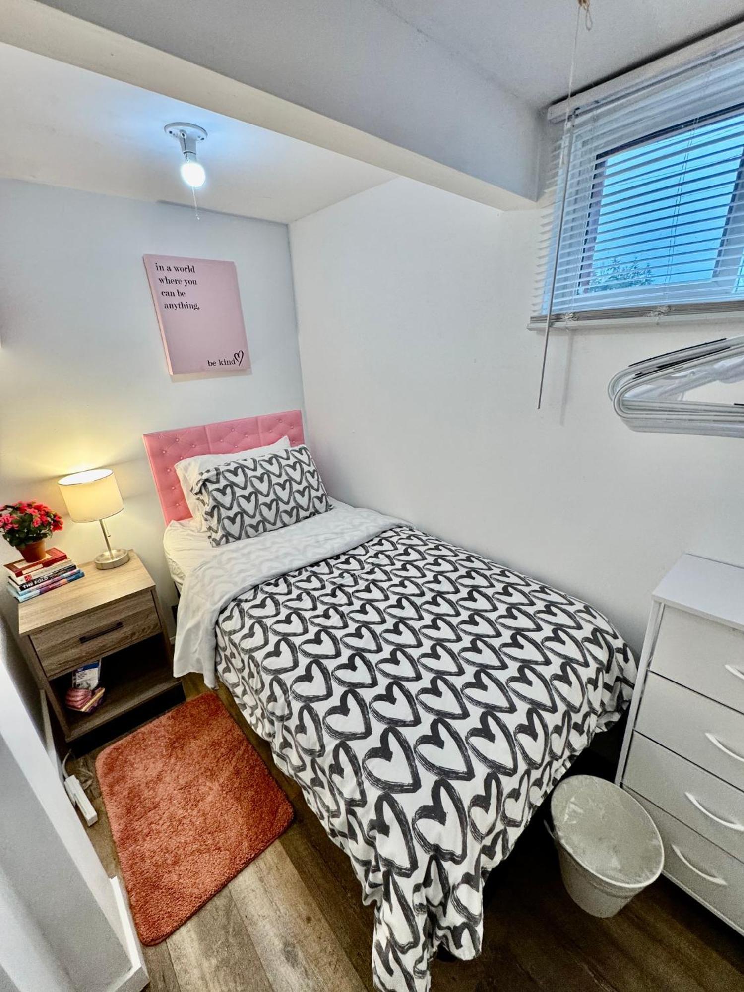 Tiny Private Room On The 1St Floor With Shared Bathroom Near Seatac Airport And Downtown Seattle Exterior photo